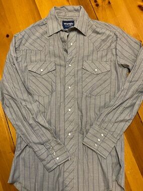 Wrangler Men's Gray and Blue Striped Western Button-Down Shirt